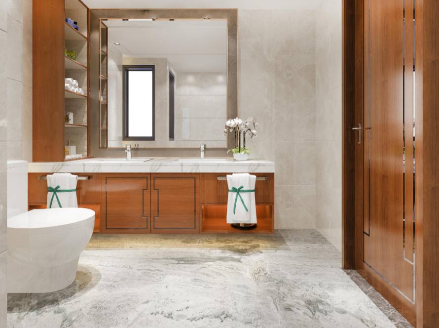 Bagno con rivestimenti in pietra chiara e mobile in legno